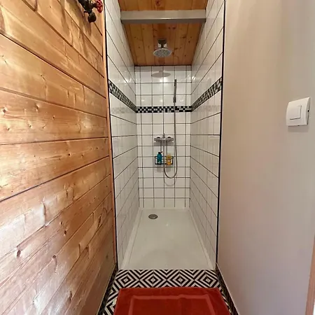 Cabane Romantique Climatisee Avec Piscine En Pleine Nature Montignac (Gironde)