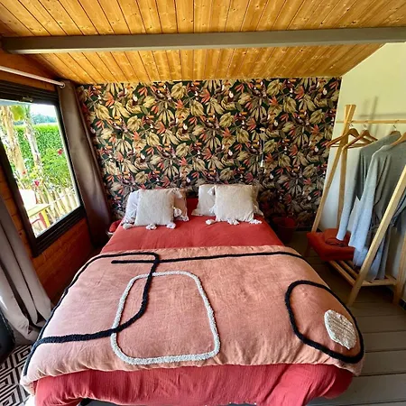 Πανσιόν Cabane Romantique Climatisee Avec Piscine En Pleine Nature Montignac (Gironde)