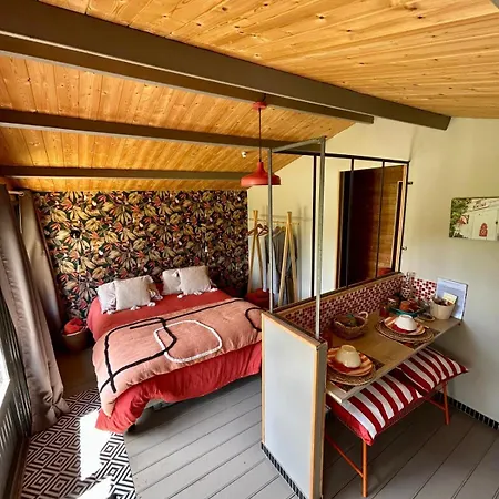 Cabane Romantique Climatisee Avec Piscine En Pleine Nature Montignac (Gironde)